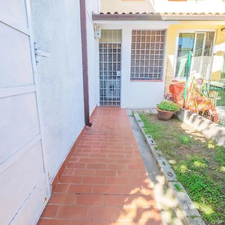 Nettes In Mit Privatem Garten